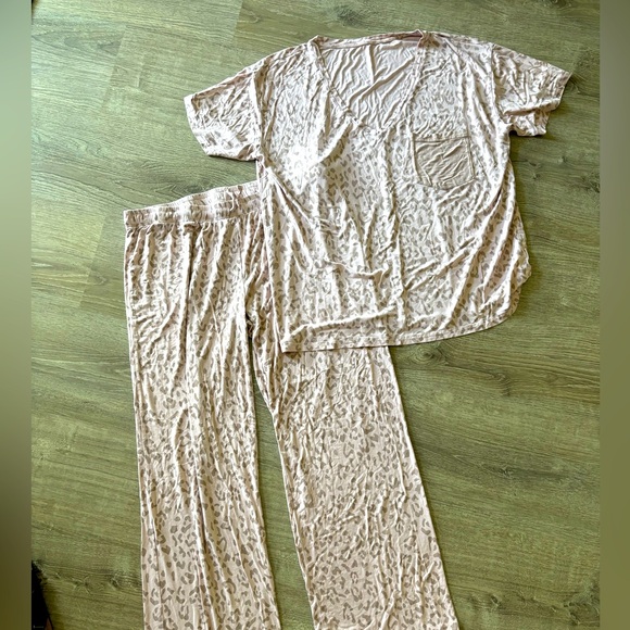 Kyte BABY Other - Kyte Baby Women’s Blush Leopard Pajama Set